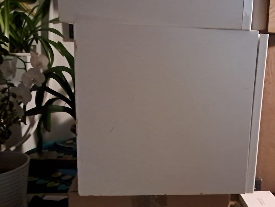 Szafka wisząca Ikea.