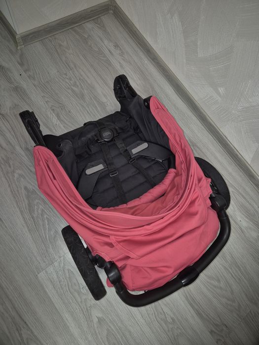 Всесезонна прогулянкова коляска Britax B-motion Plus  візочок для дівчинки