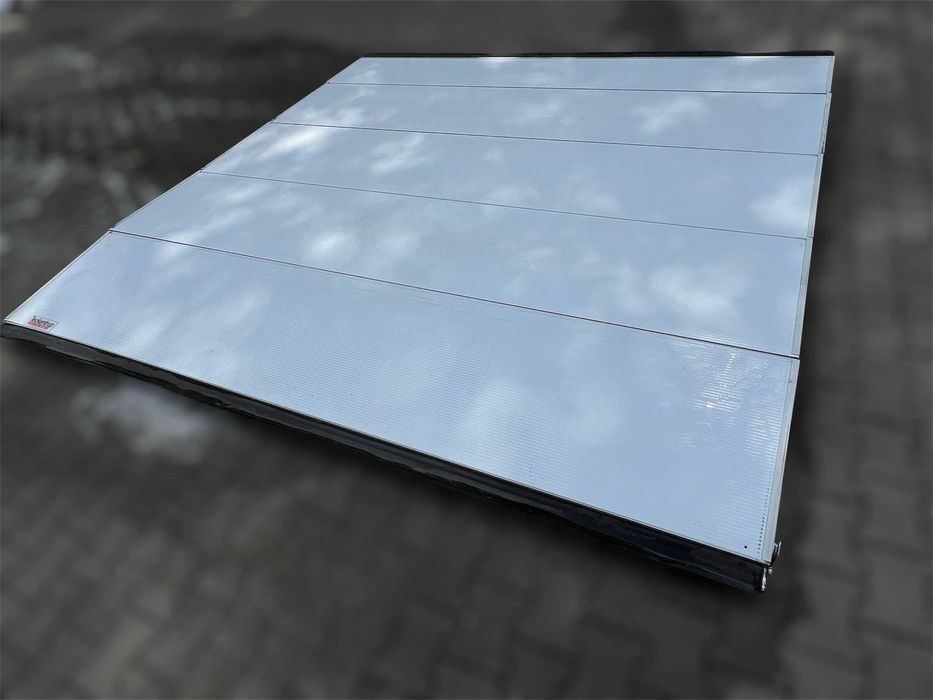 Brama segmentowa garażowa białe 300 x 300