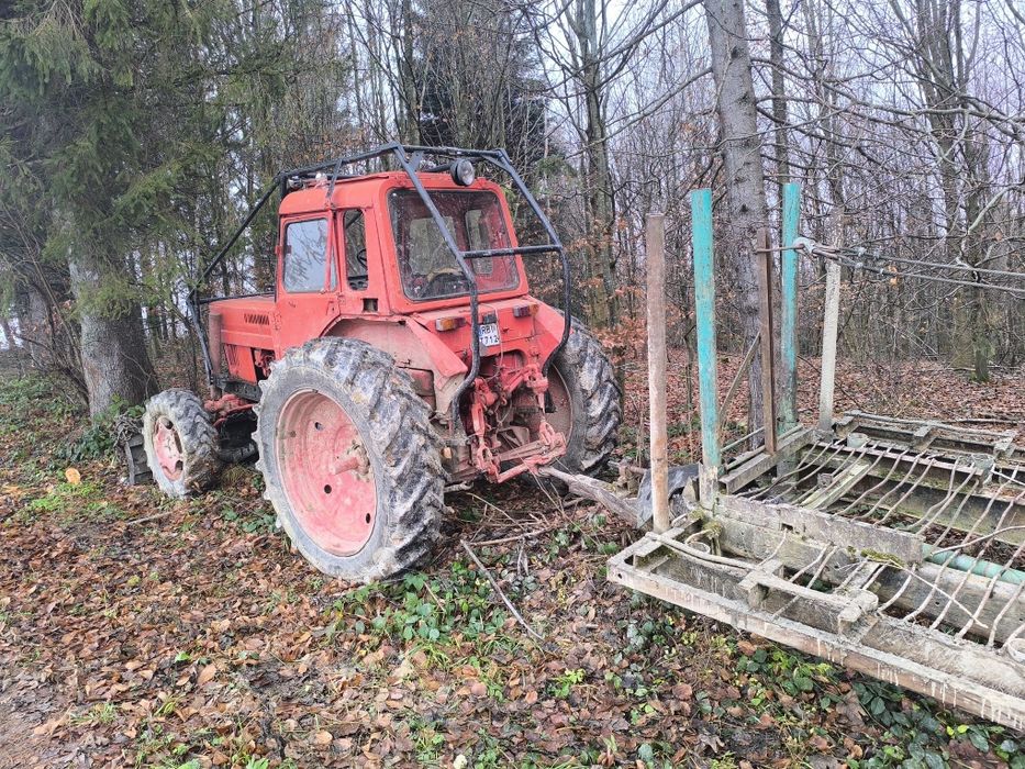 MTZ 82 z przyczepą napędową