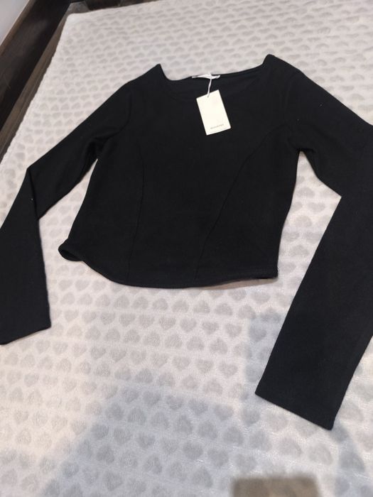 Czarna klasyczna bluzeczka.