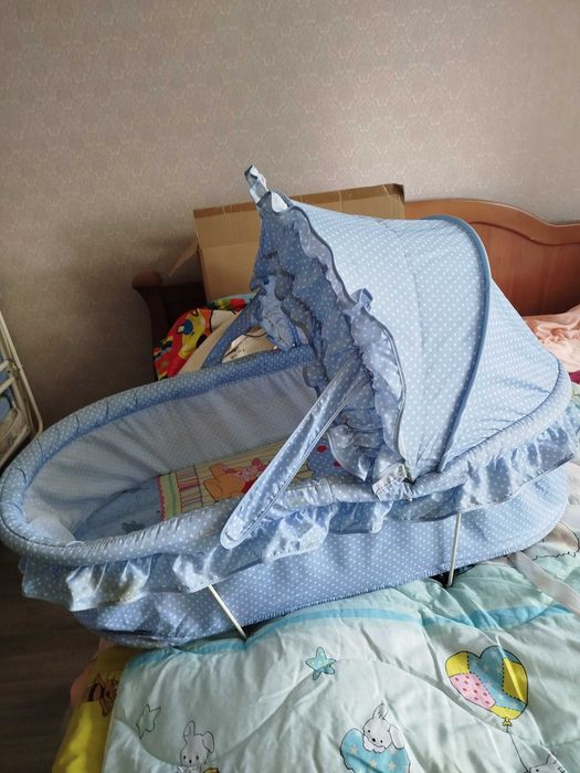 Продаю дитячу кроватку ,розкладується ,з люлькою