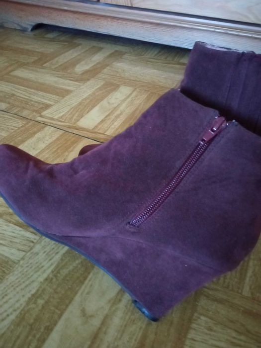 botki bordowe na koturnie