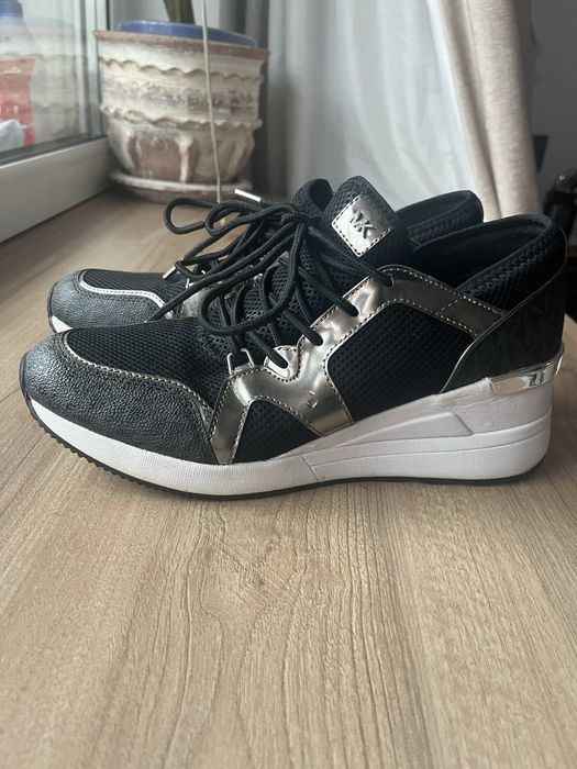 Жіночі кросівки на платформі Michael Kors