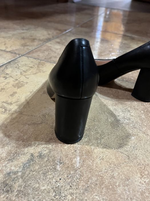 Туфлі на підборах