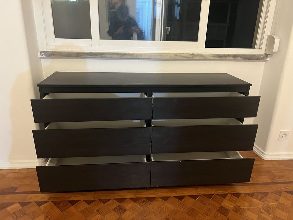 Cómoda preta IKEA