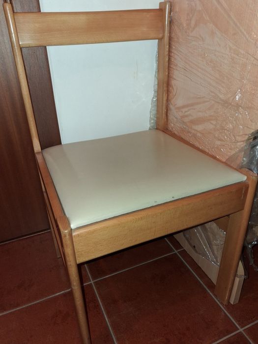 Escrivaninha com cadeira