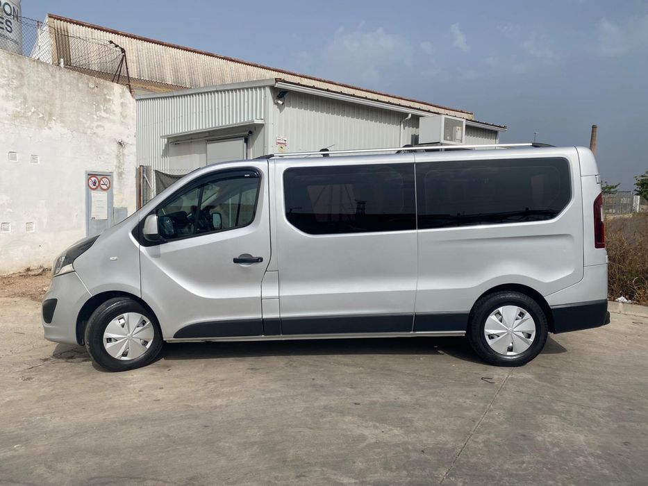Терміново продам Opel vivaro 9 місць extra long