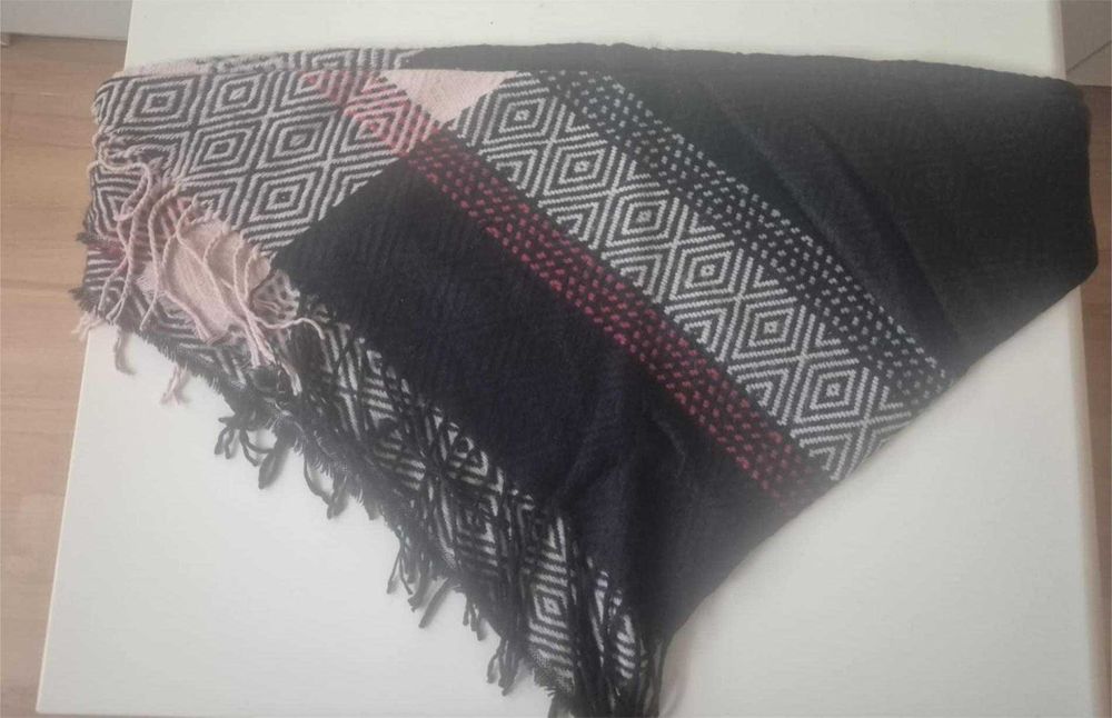 Ciepły szal granatowo-łososiowy