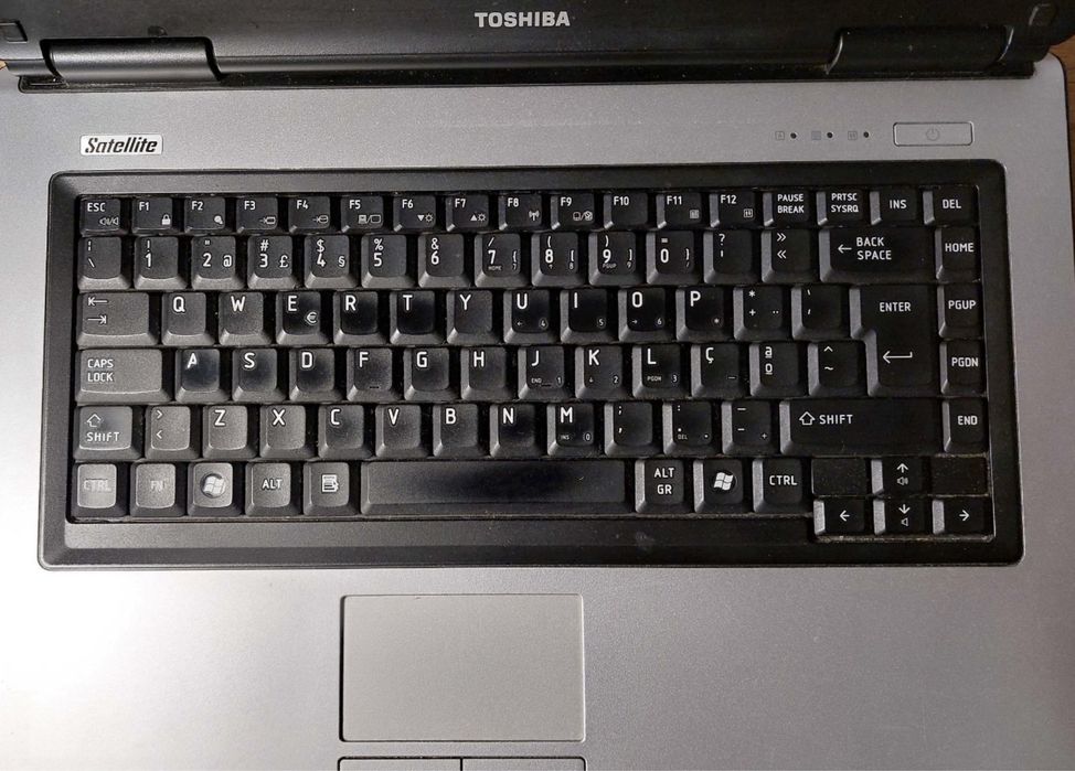 Vendo portátil toshiba L40 para peças