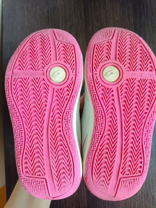 Дитячі білі кросівки