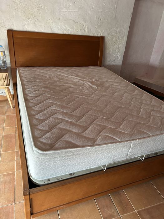 Cama de casal com arrumacao basculante