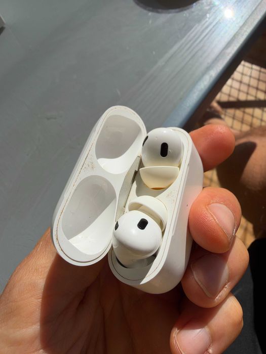 Apple AirPods Pro 2 com caixa de carregamento Lightning