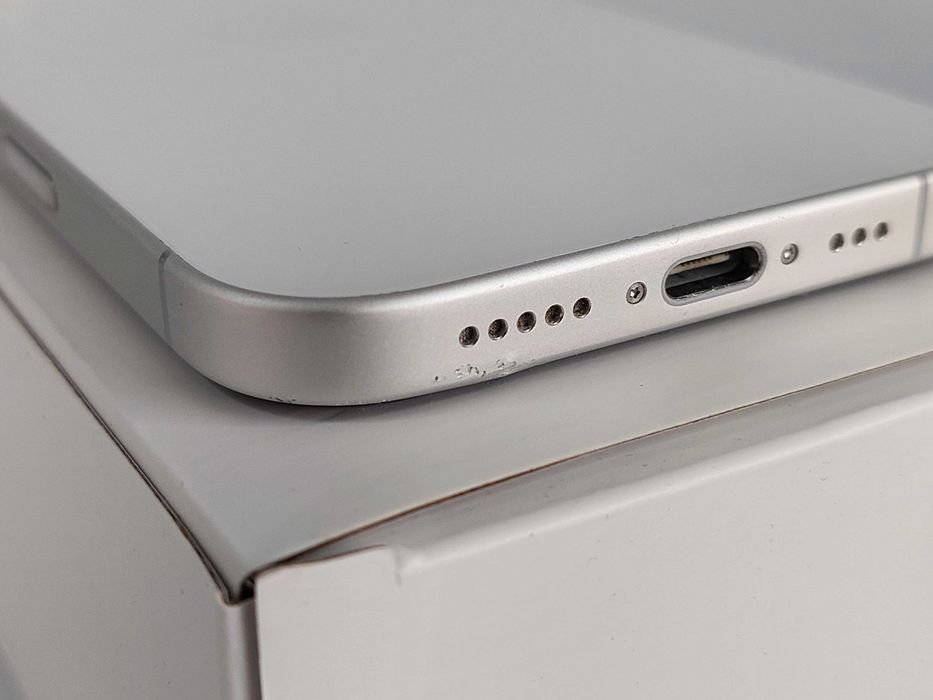 Apple iPhone 17 8 GB / 256 GB 5G Biały - Bardzo Dobry Stan