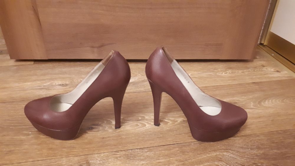 Кожаные фирменные туфли Calipso