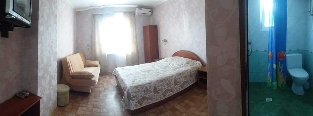 Сдаю   номера с удобствами, 120м до моря,  есть кухня, парковка во дворе