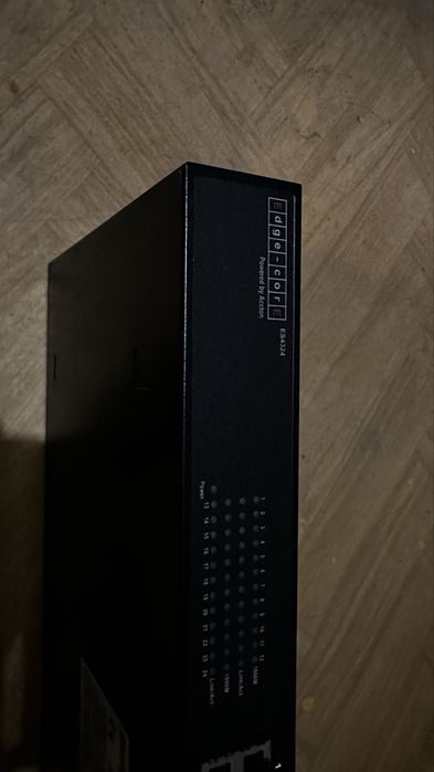 Світч Edge-core ES4324