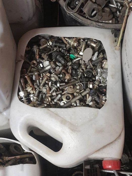 Автомобільні болти