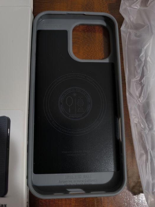 Capa nova spigen iPhone 16 pro max