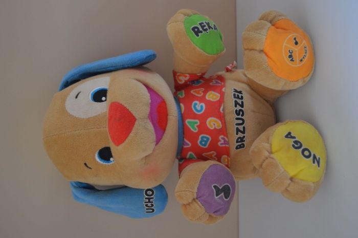 Interaktywny piesek od Fisher price