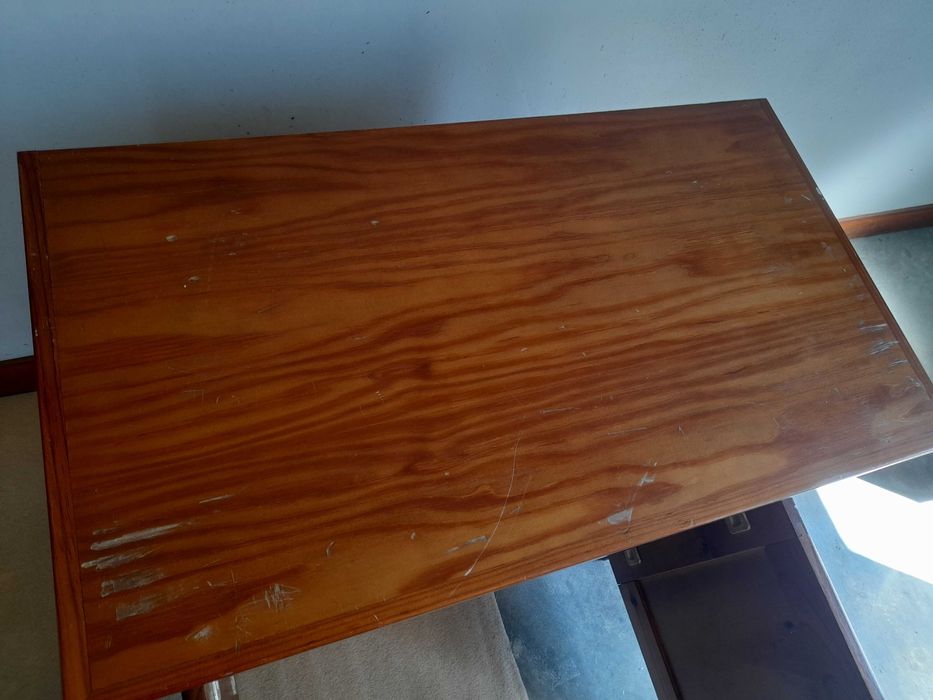 Móvel de madeira (muito usado)