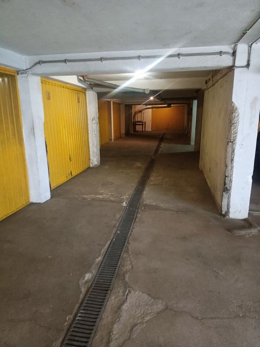 Garagem térrea para automóvel