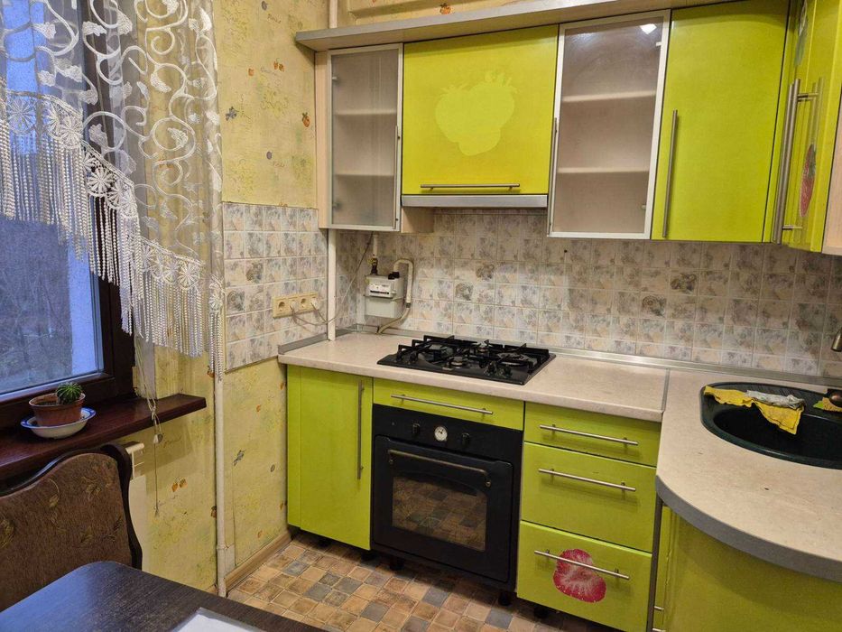 Трехкомнатная квартира на Таирова проспект Ак. Глушко К-92