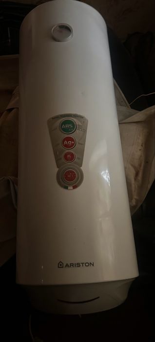 Електричний водонагрівач Ariston на 80 л.