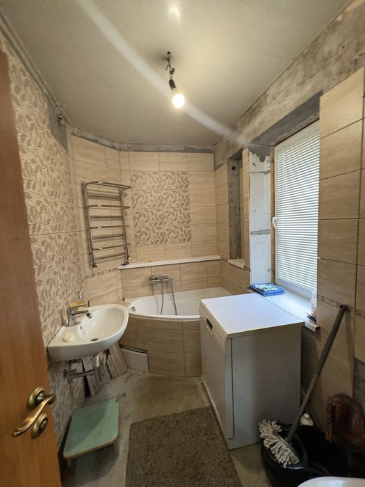 Продам частину будинку на Олега Антонова( Максима Шимка)