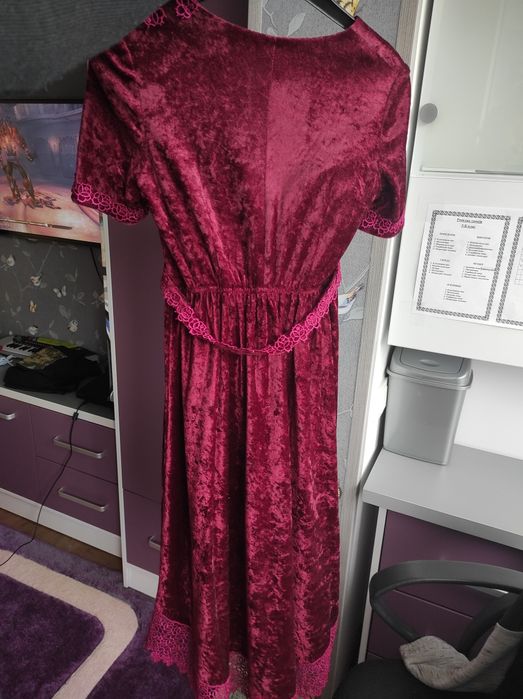 Різні нарядні святкові плаття для дівчинки