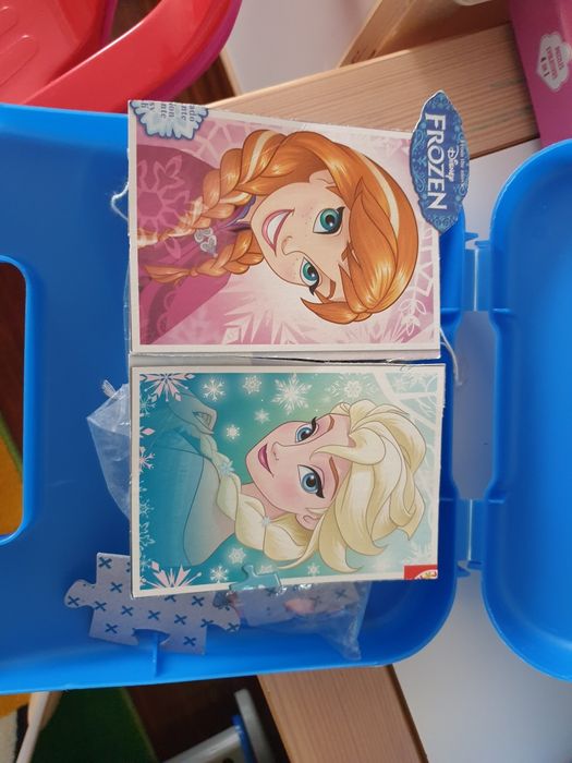 2 puzzles da Frozen e Elsa com mala de transporte