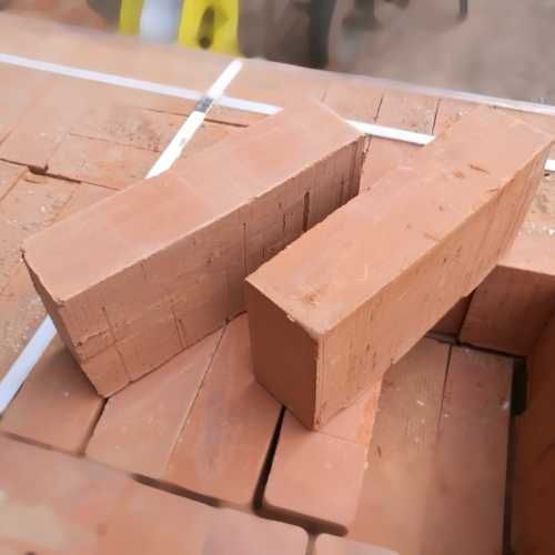 CEGŁA PALONA PEŁNA KL. 15A 250x120x65 mm.