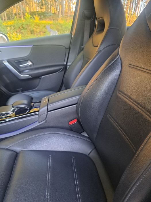 Mercedes A 180d Progressive com vários extras AMG