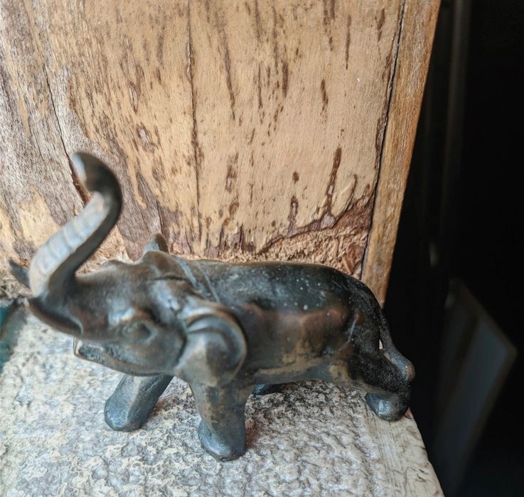 Elefante em bronze antigo