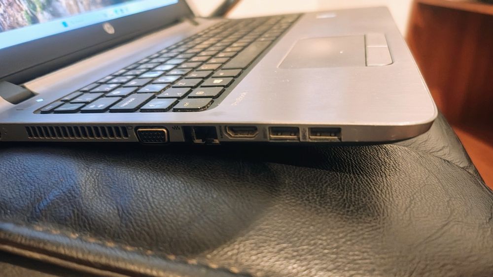 HP Probook 450 G2(I5-4210U, 12GB Ram, 500GB SSD, R5 M255 2GB, fullHD)