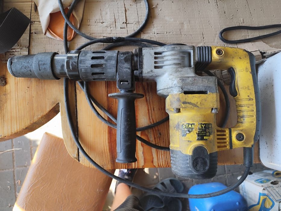 Продам відбійний молоток Stanley STHM5