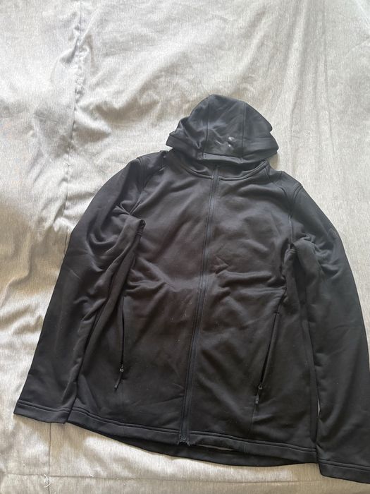 Czarna bluza z kapturem