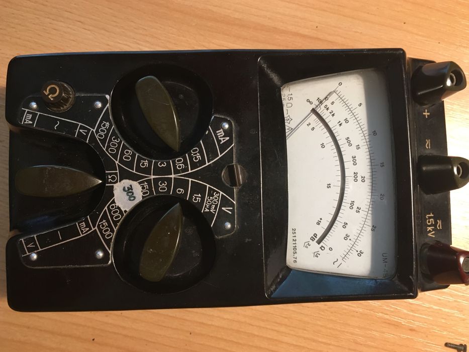 Miernik analogowy UM 4B