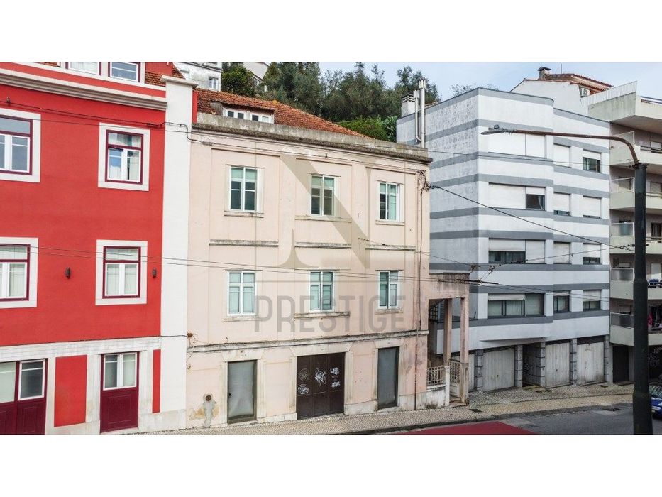 Shop on Rua dos Combatentes