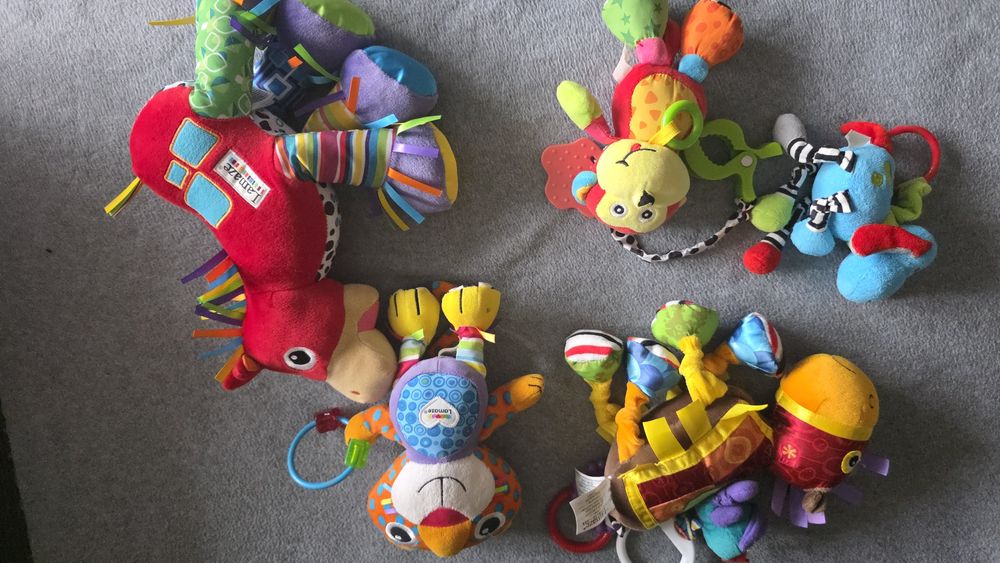 Дитячі іграшки, брязкальця