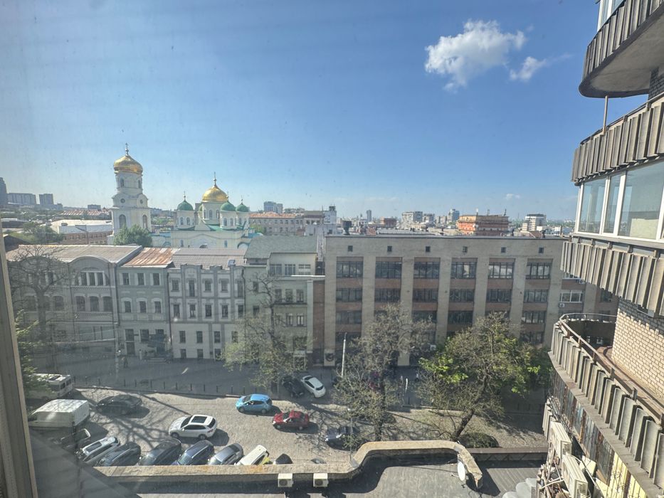 Продається простора 4-х кімнатна квартира в самому центрі Дніпра!