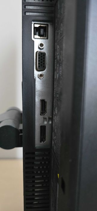 Komputer stacjonarny Lenovo z monitorem