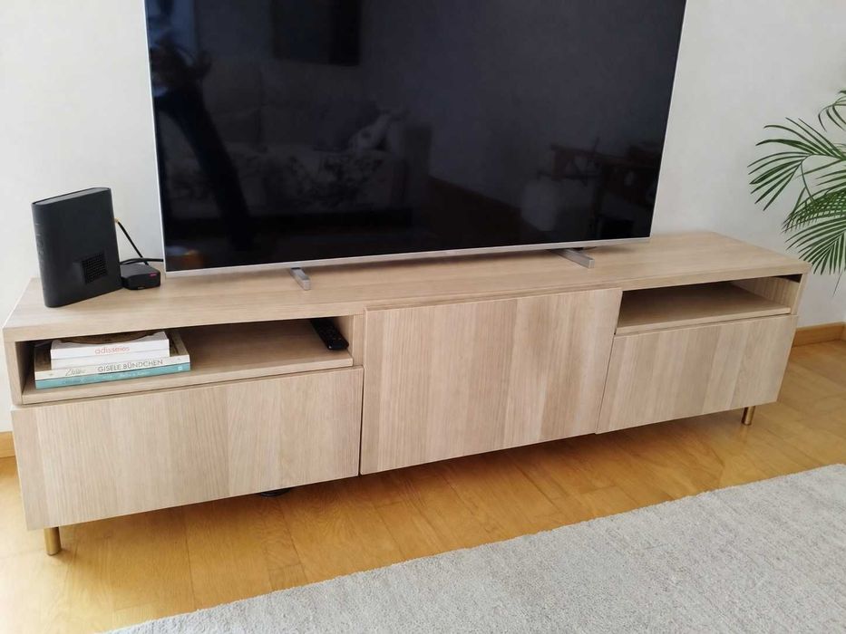 Móvel de TV madeira clara