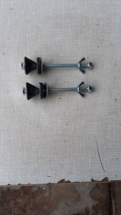 Śruby do mocowania kompaktu kpl.