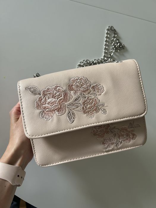 New look torebka z haftem