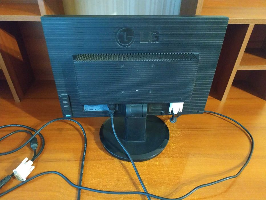 робочий Монітор LG