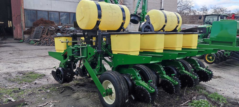 Сівалка пневматмчна точного висіва  JOHN DEERE 7200 Джон Дір