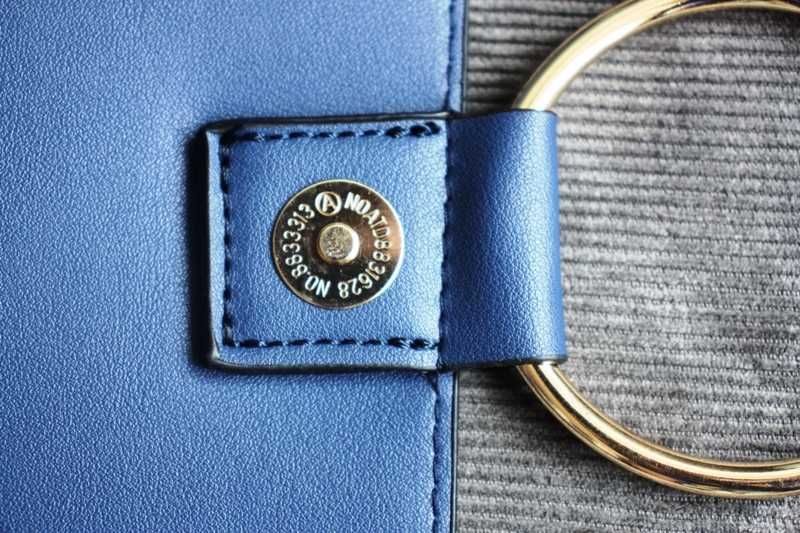 Mochila azul c etiqueta da HSN Vogue Hand Bag angela