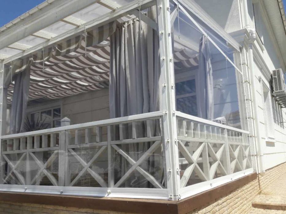 М‘які вікна Рівне - захист терас від вітру, опадів, бруду. Штори з ПВХ