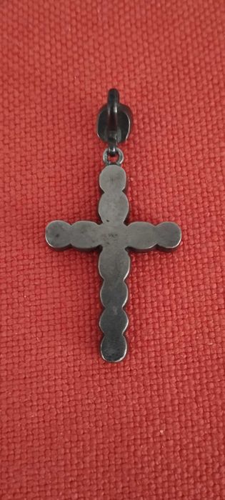 Crucifixos e cruz antigos em bom estado